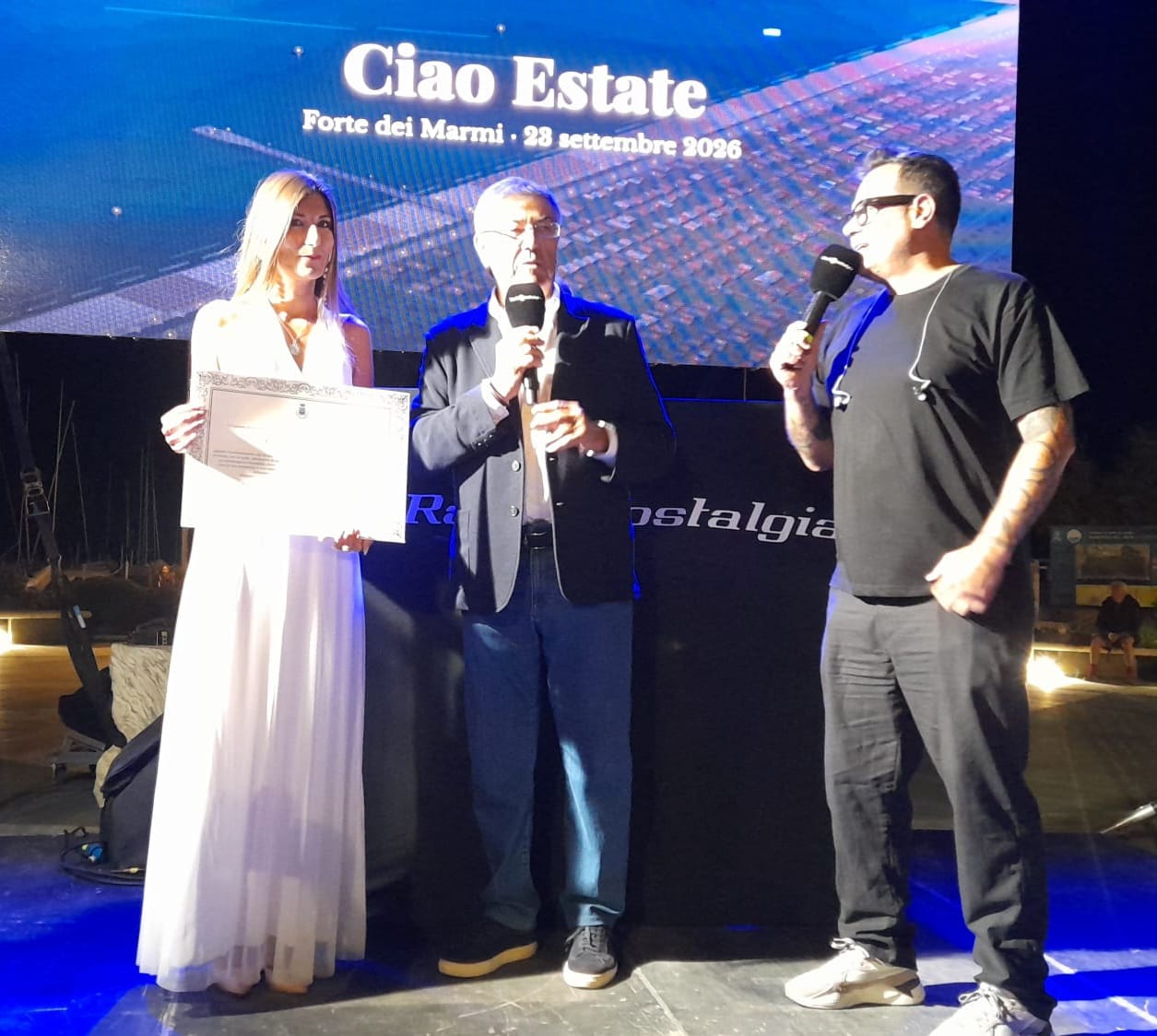 Caterina Ferri premiata dal sindaco Bruno Murzi a Forte dei Marmi